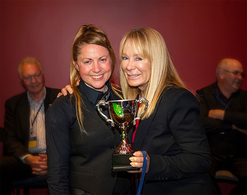 Tammy Lindrum presenting Anna Lynch with the winner's trophy for the 2019 World Women's Billiards Championship