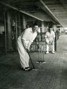 Walter Lindrum playing cricket