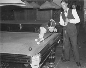 Walter Lindrum in a match play with New Zealand's billiards champion Clark McConachy