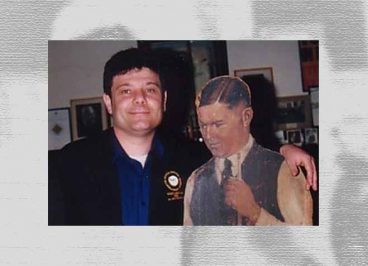 Joe Minici with Walter Lindrum's Cut-out
