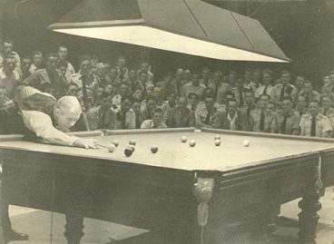 Walter Lindrum demonstrating billiards in a military camp
